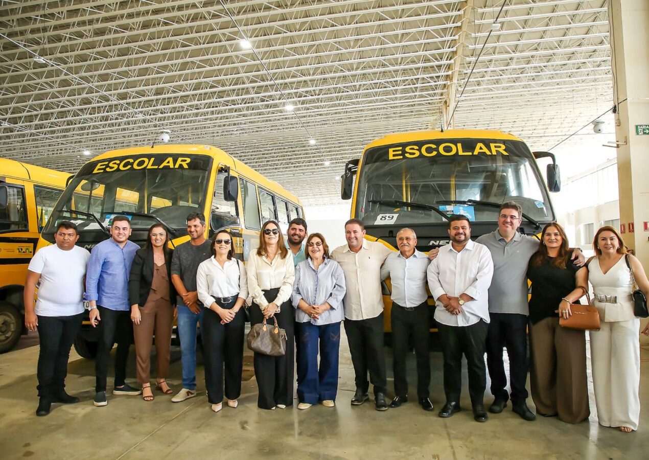 Deputada Francisca Motta lidera entregas de ônibus escolares para o sertão