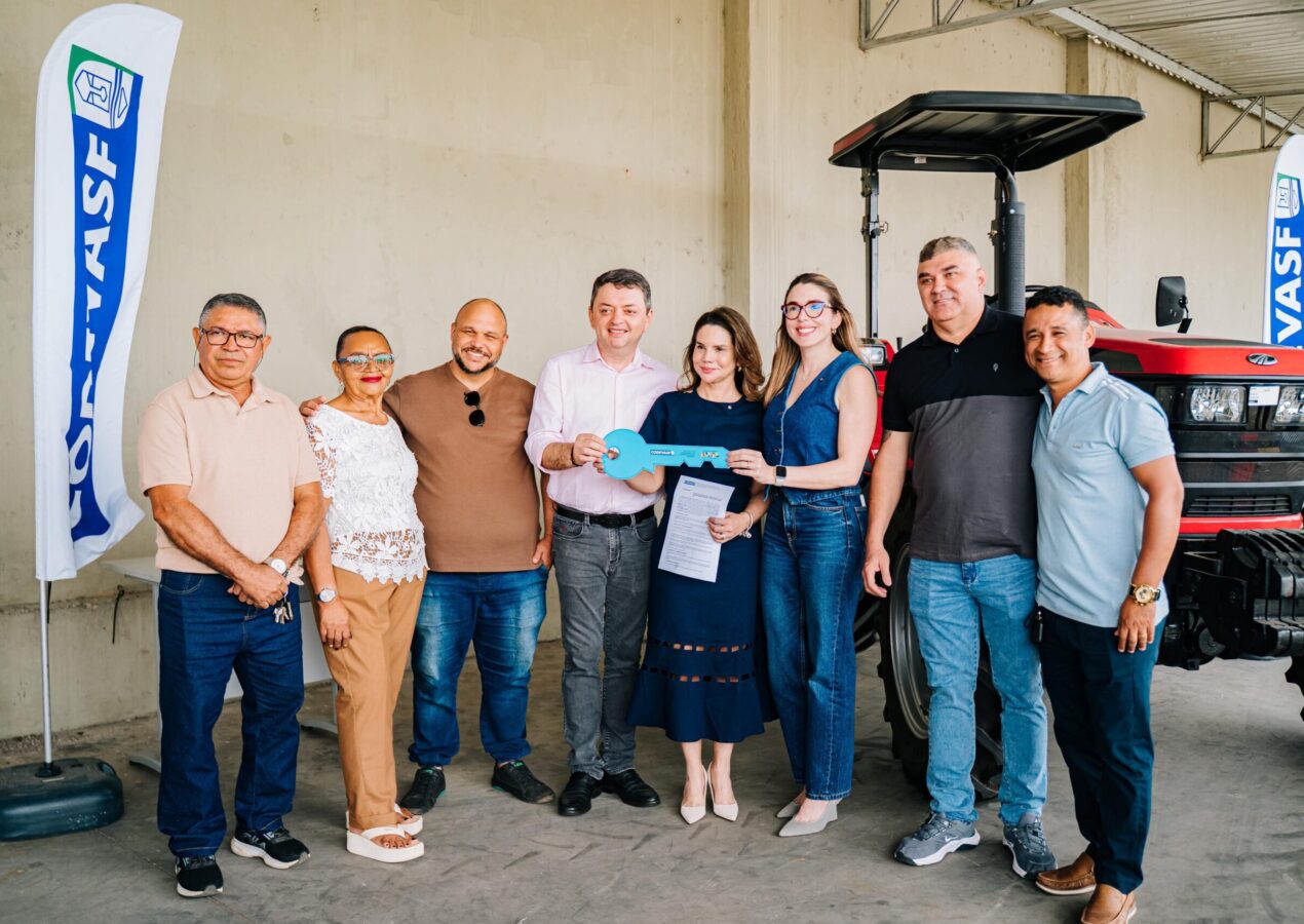 Municípios de Mato Grosso e Conde recebem tratores através de emenda de Hugo Motta