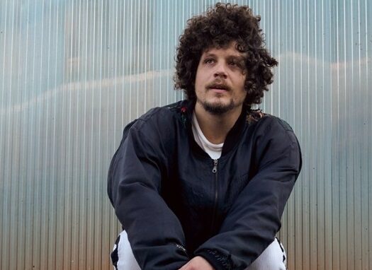 Chico Chico apresenta turnê “Estopim” em João Pessoa e Campina Grande em outubro