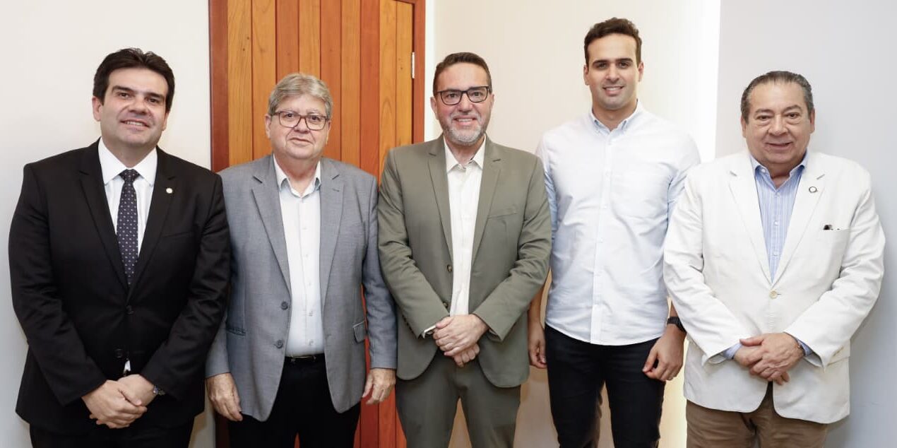 Ao lado do deputado Eduardo Carneiro, prefeito Michel Alexandre é recebido por João e Lucas, e viabiliza mais de R$ 5 milhões em obras para Serra Branca