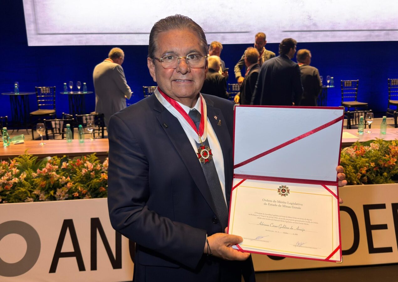 Adriano Galdino recebe medalha de Mérito Legislativo da Assembleia de Minas Gerais