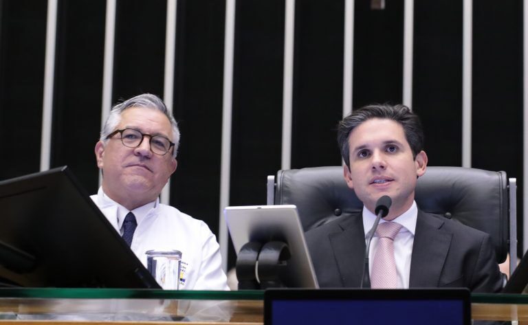 Hugo Motta: MP que combate filas na saúde é “passo rumo a uma saúde pública mais digna”