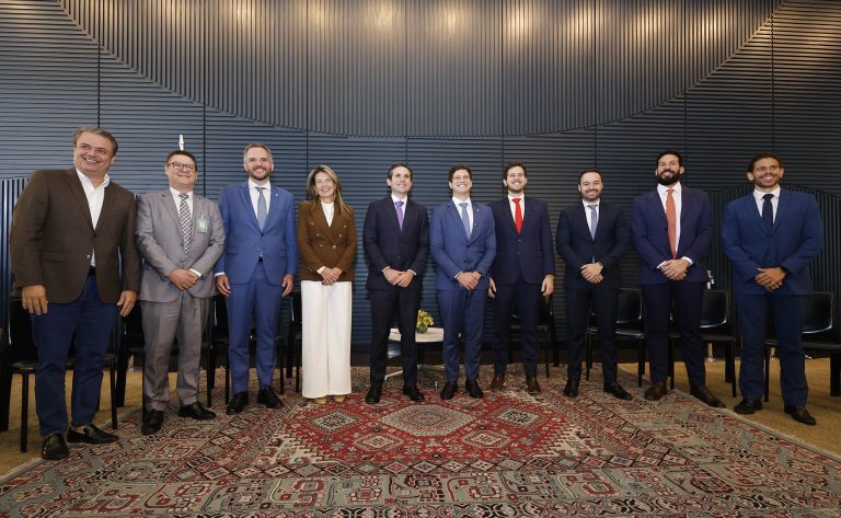 Câmara assina acordo de cooperação digital com a prefeitura do Recife