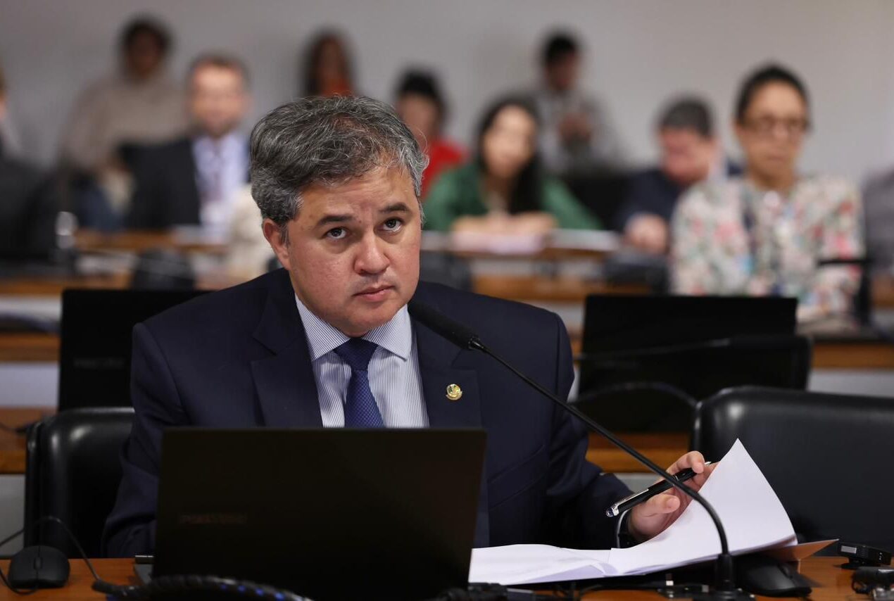 Com a tragédia pela ingestão de bebidas adulteradas, Efraim lembra atuação contra contrabando e pirataria e alerta que combate ao crime não pode parar