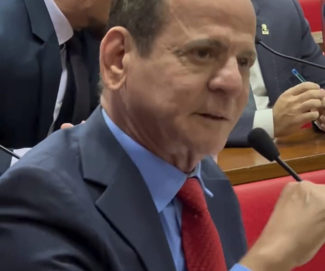 Marcos Vinícius cobra reforço na fiscalização de bebidas e homenageia pesquisadores da UEPB por inovação no combate ao metanol