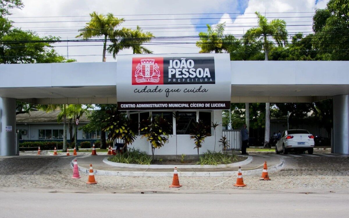 Cícero Lucena inicia demissões de aliados do governador