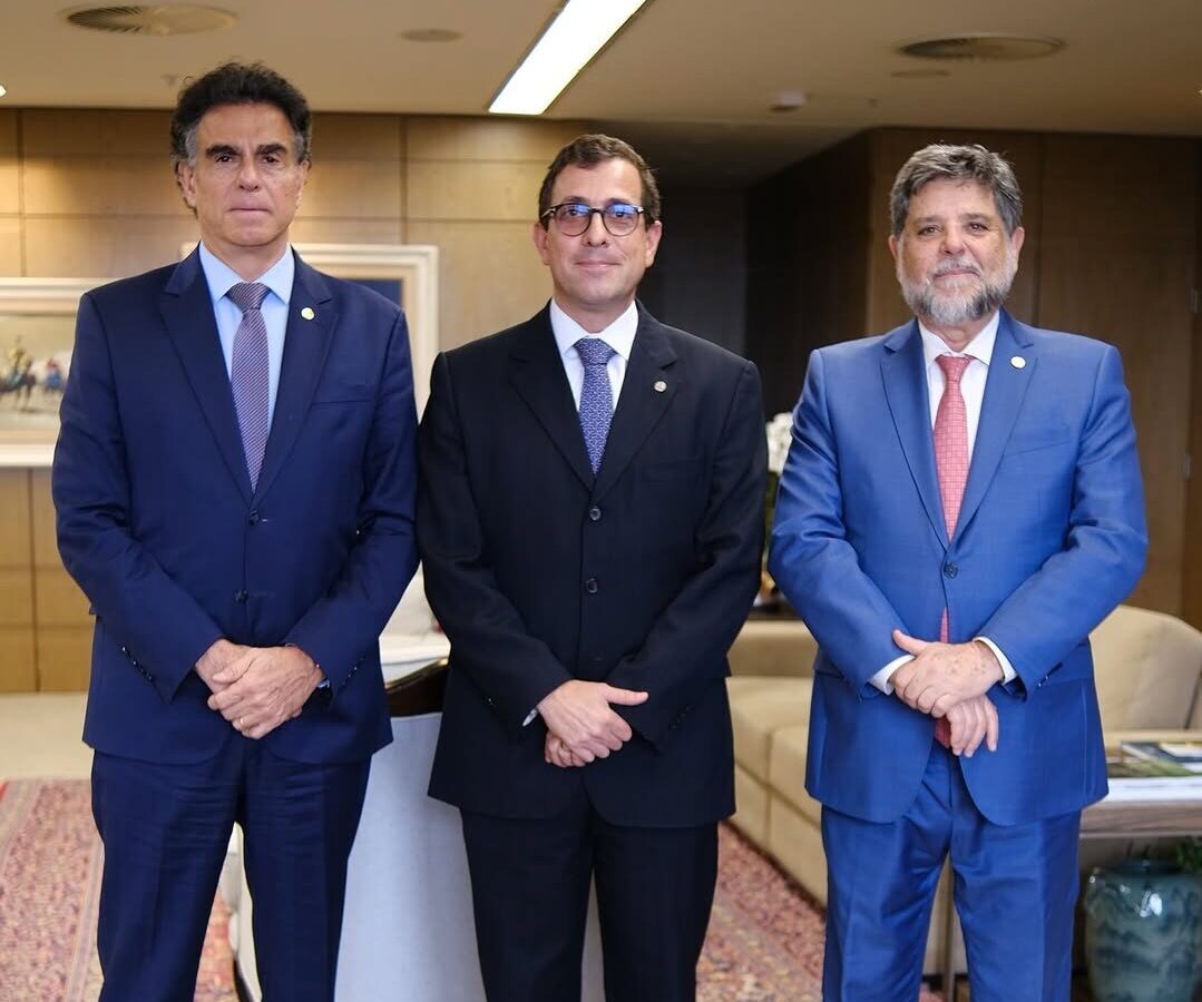 Em reunião no TST, Gervásio discute fortalecimento de políticas públicas e desenvolvimento nacional