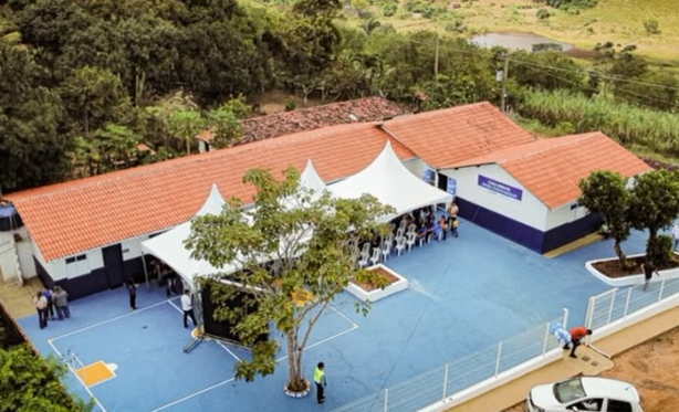 Deputado participa de inauguração de escola e anuncia novos investimentos em Bananeiras