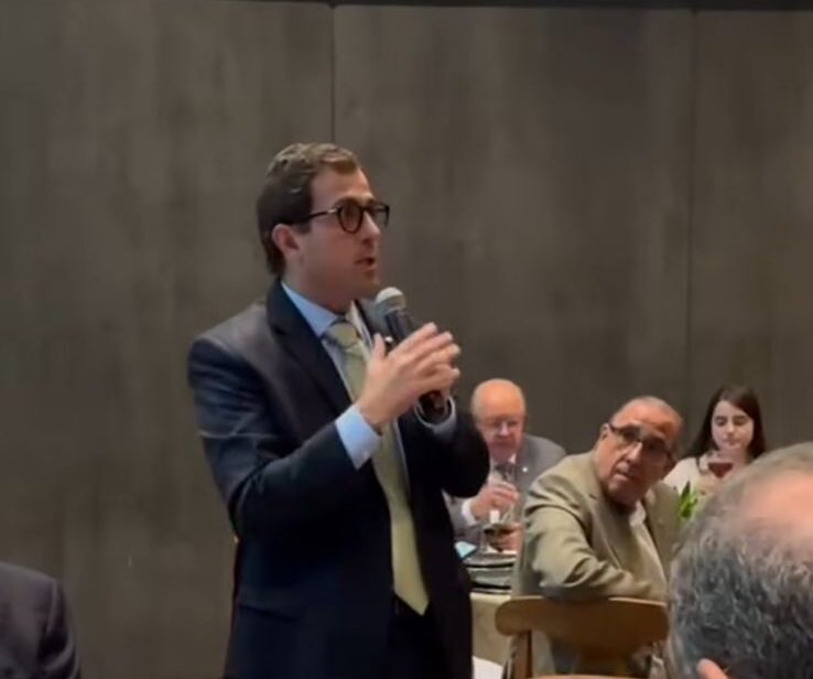 Ao lado de Alckmin e representantes, Gervásio participa de reunião para impulsionar indústria têxtil