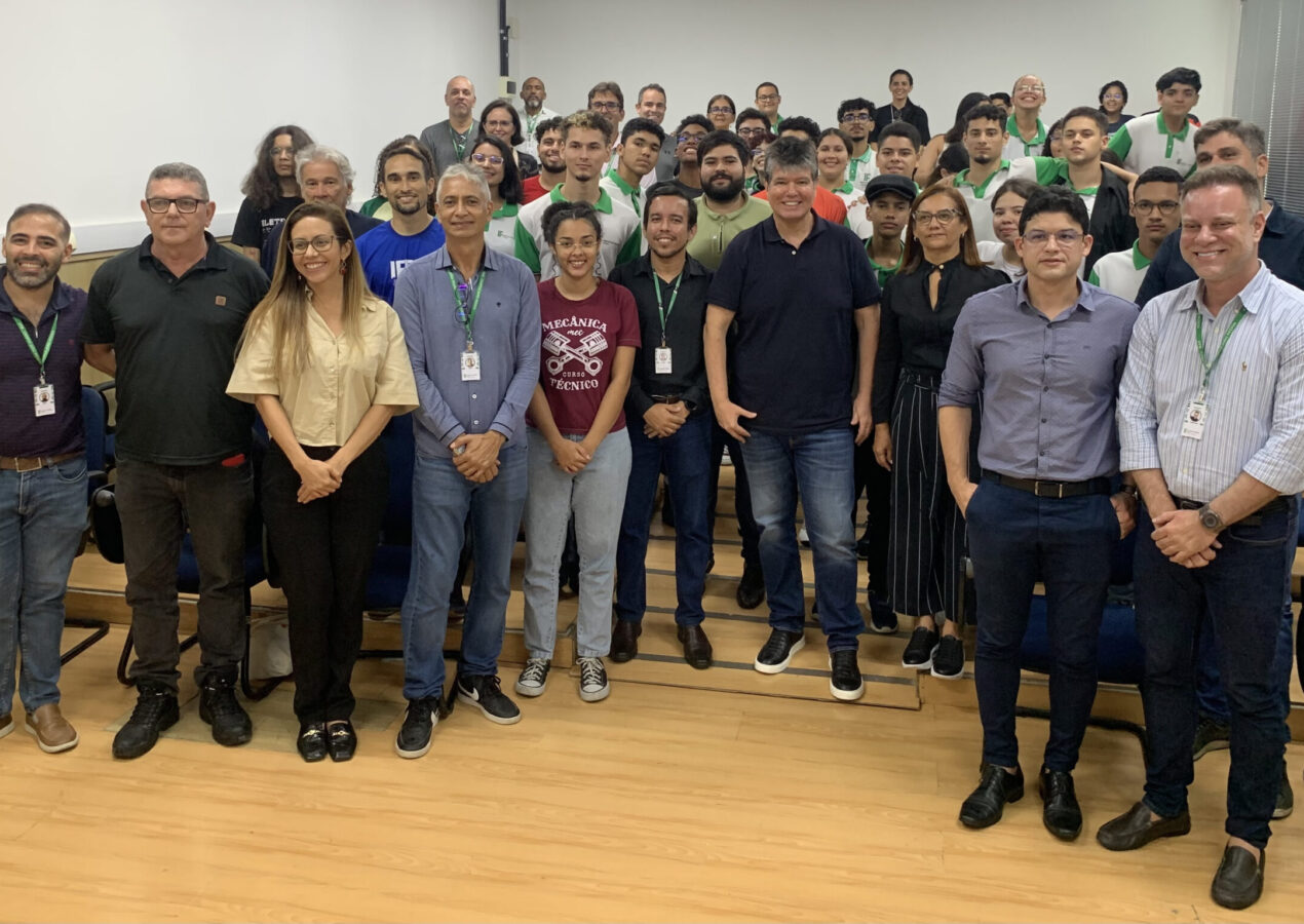 Ruy presta homenagem aos professores e amplia compromisso com educação na Paraíba