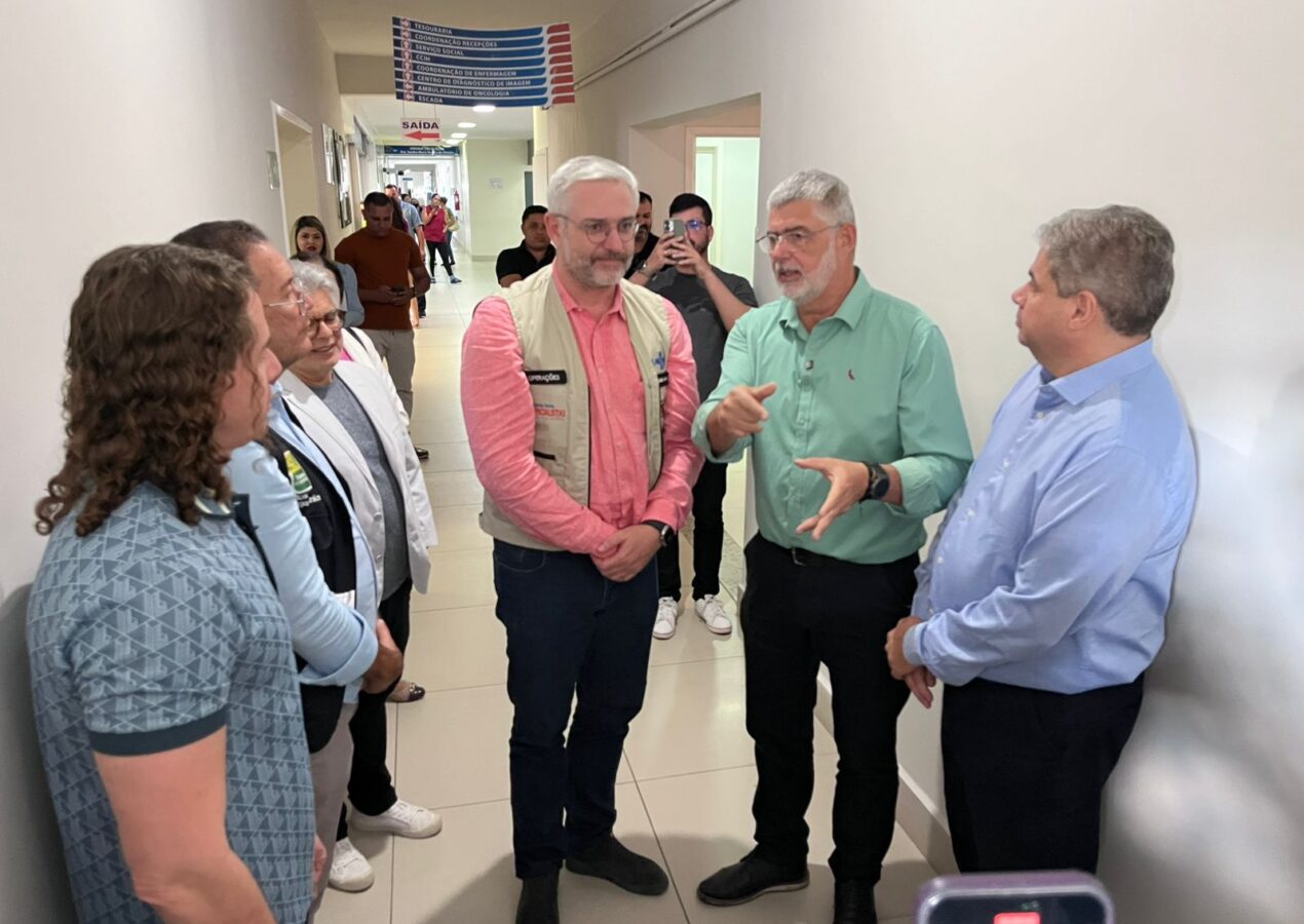 Veneziano recebe Secretário Executivo do Ministério da Saúde no início da operação da carreta “Agora tem Especialistas” em Campina Grande