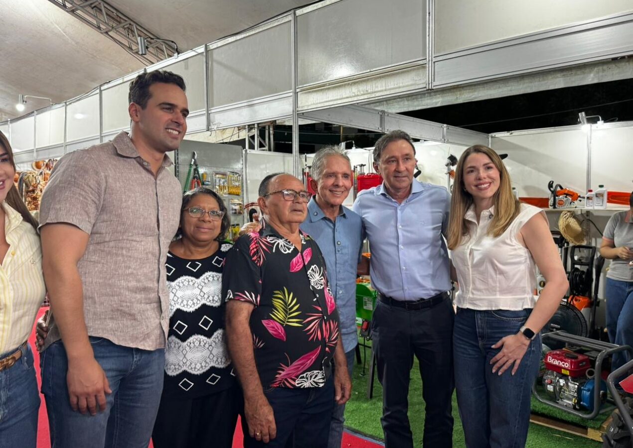 Nabor e Lucas prestigiam encerramento da 1ª ExpoPatos e chegada do Papai Noel