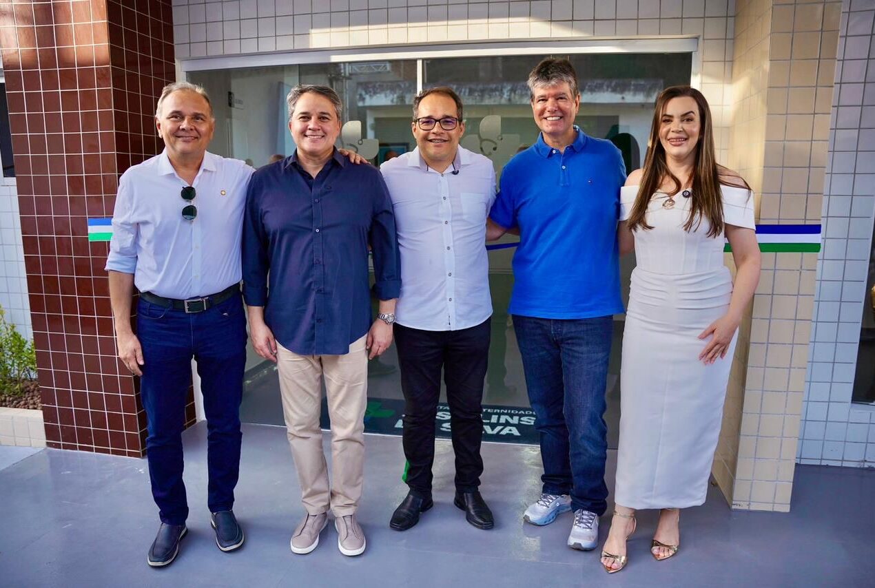 Efraim participa do aniversário de 64 anos de Natuba e entrega Hospital ao lado do prefeito Linsinho