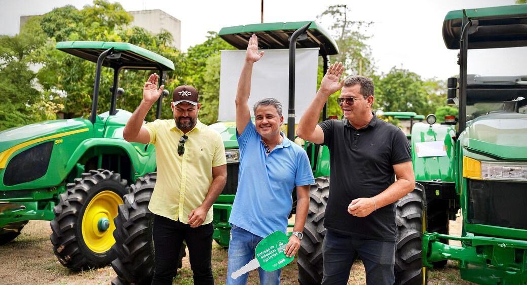 Para ajudar quem produz: Efraim entrega máquinas para fortalecer a agricultura em 15 municípios da Paraíba