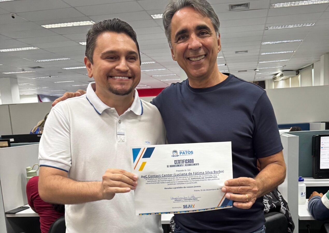 Guilherme Noronha recebe certificado “Amigo da Juventude” durante inauguração da unidade da AeC em Patos