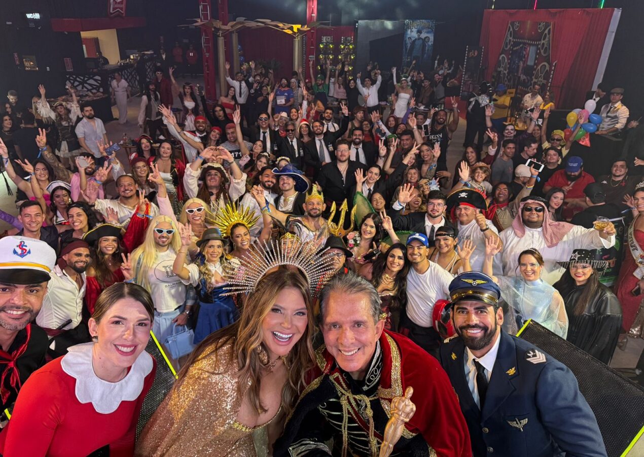 Nabor recebe “Oscar” de influenciadores durante festa à fantasia em Patos