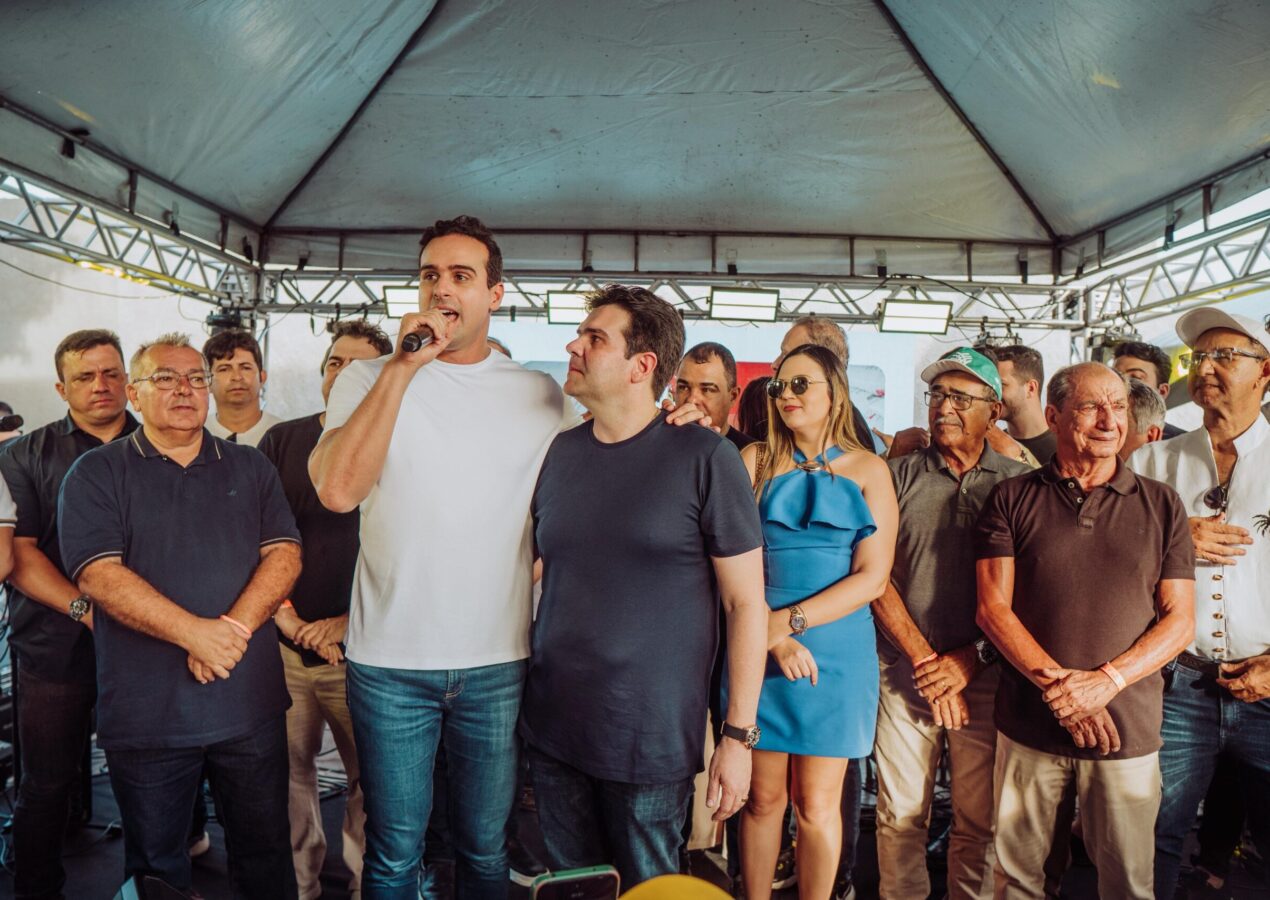 Eduardo Carneiro reúne multidão em confraternização em JP ao lado de Lucas e Aguinaldo