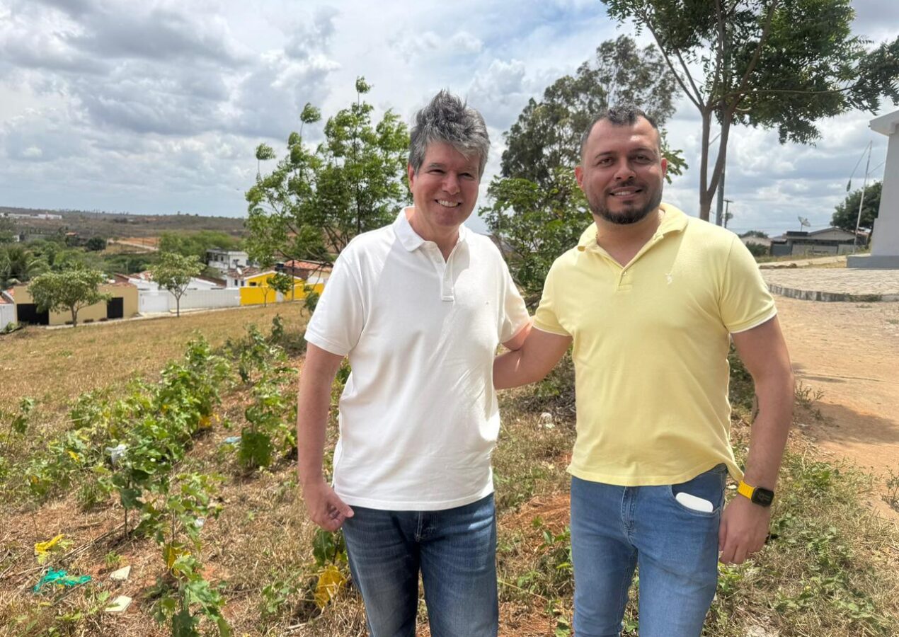 Ruy anuncia recursos para construção de nova praça e recebe homenagem pela atuação no Brejo paraibano