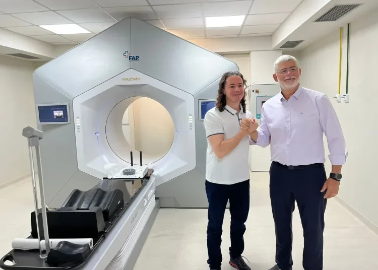Acelerador Linear que custou R$ 8 milhões de emendas de Veneziano e Nilda Gondim começa a operar e dobra atendimentos no Hospital da FAP