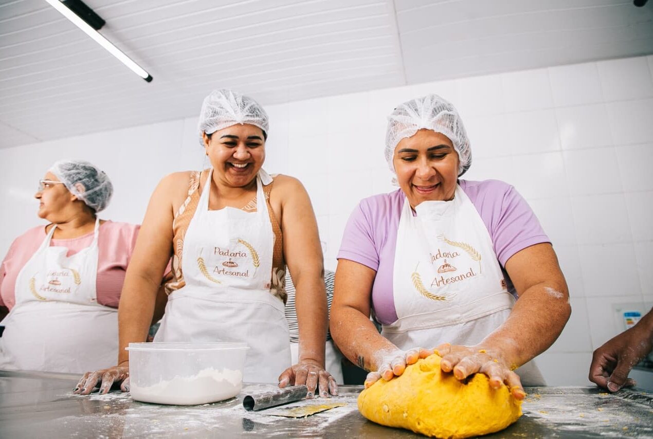 Prefeitura de Patos conclui projeto “Férias na Escola” com formação em panificação para merendeiras