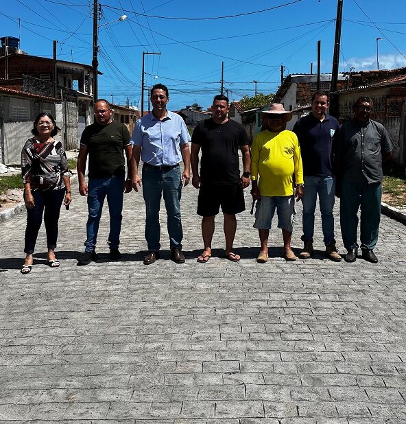Prefeito Leo Bandeira e vereadores acompanham obras de infraestrutura em visita técnica no Antônio de Chico