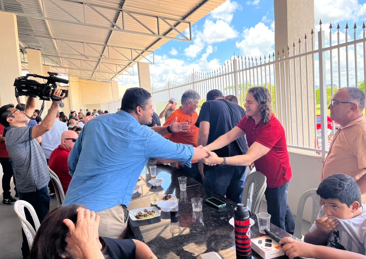 Veneziano passa o sábado no Sertão, faz reunião em Paulista e prestigia aniversário do ex-prefeito Pedro Caetano em Bom Sucesso