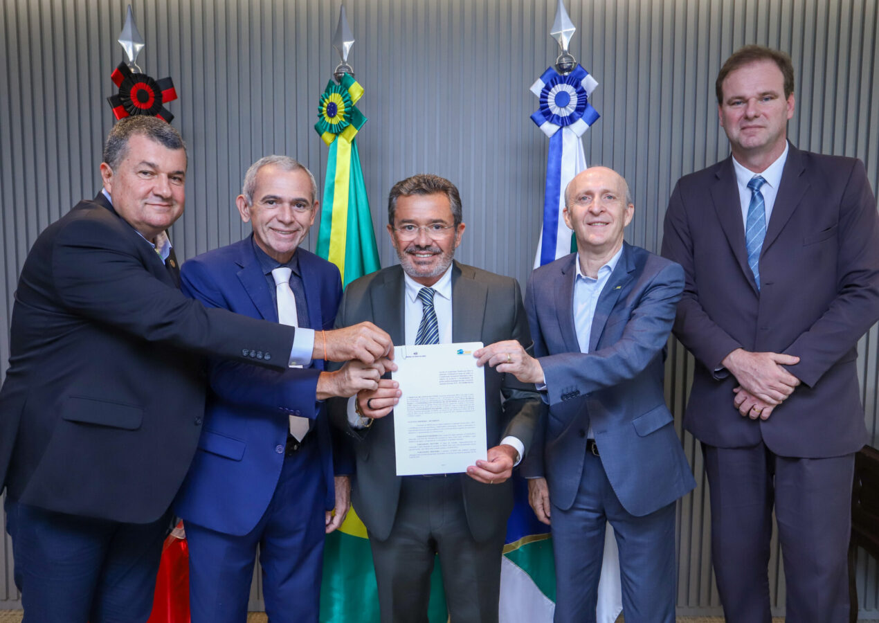 Famup participa de assinatura de acordo entre CNM e TCU para fortalecer gestão municipal em todo país