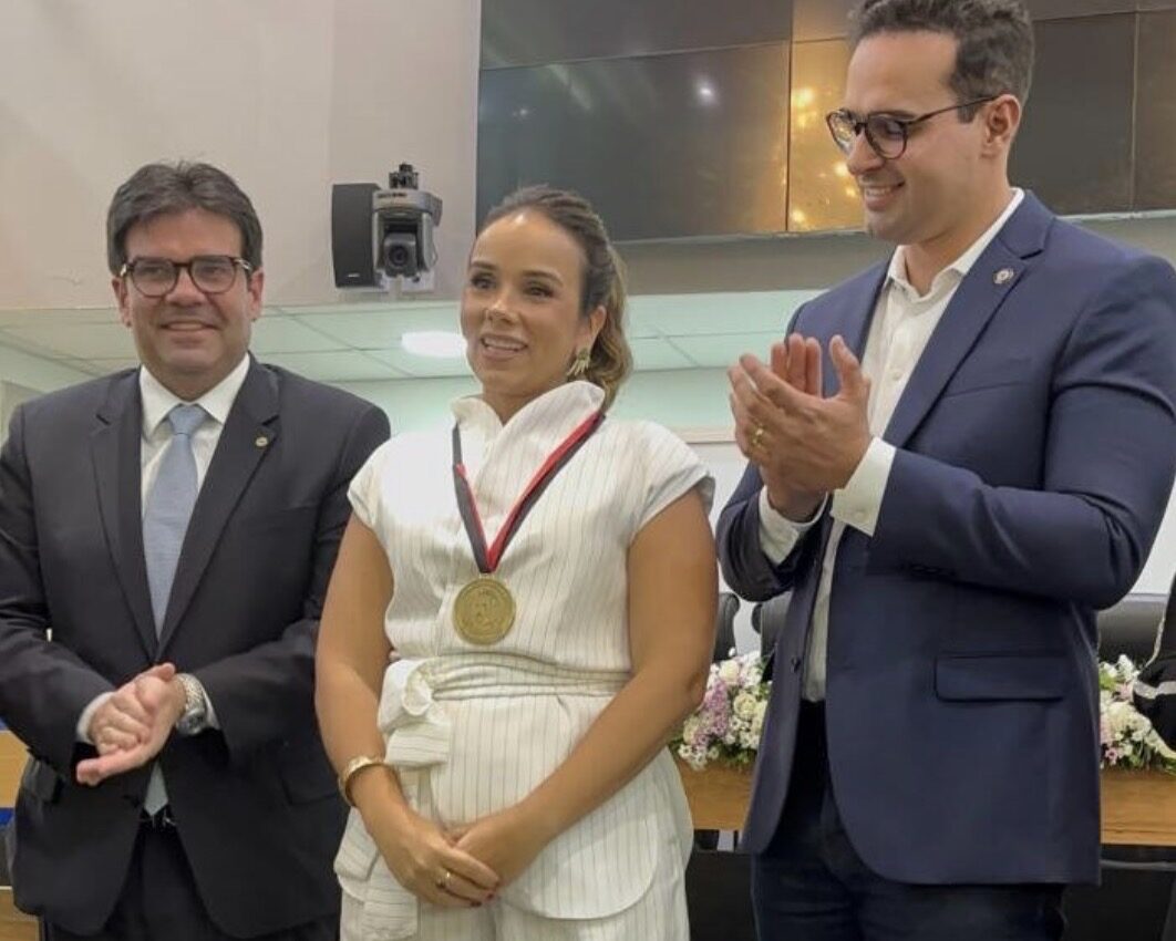 Por iniciativa do deputado Eduardo Carneiro, ALPB homenageia Camila Mariz Ribeiro com a medalha Epitácio Pessoa