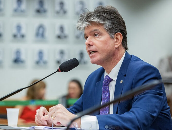 Projeto de Ruy que cria Programa Nacional para Pessoas com Epilepsia avança na Câmara Federal e segue para votação em plenário