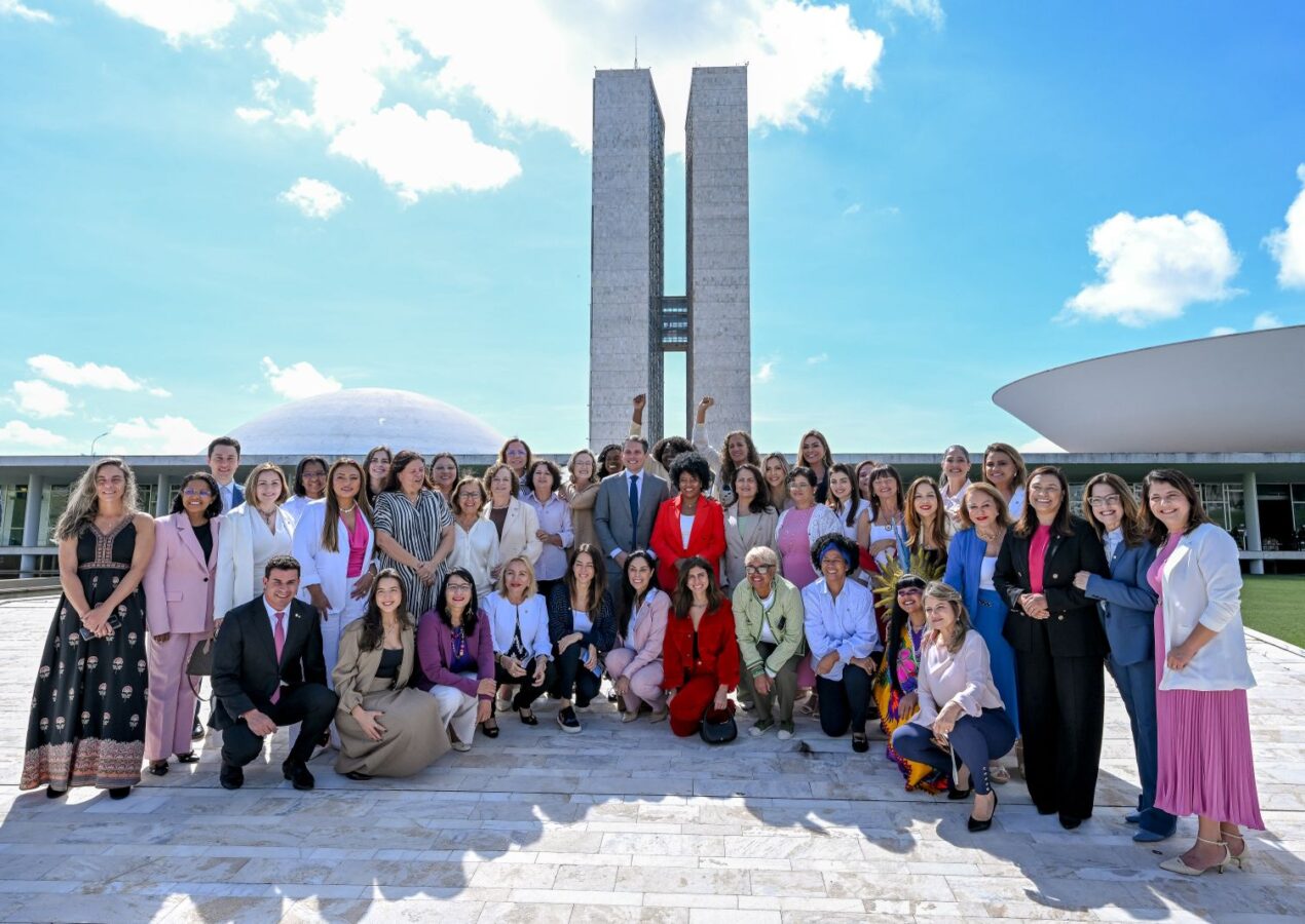 Hugo Motta alinha pauta de março com bancada feminina