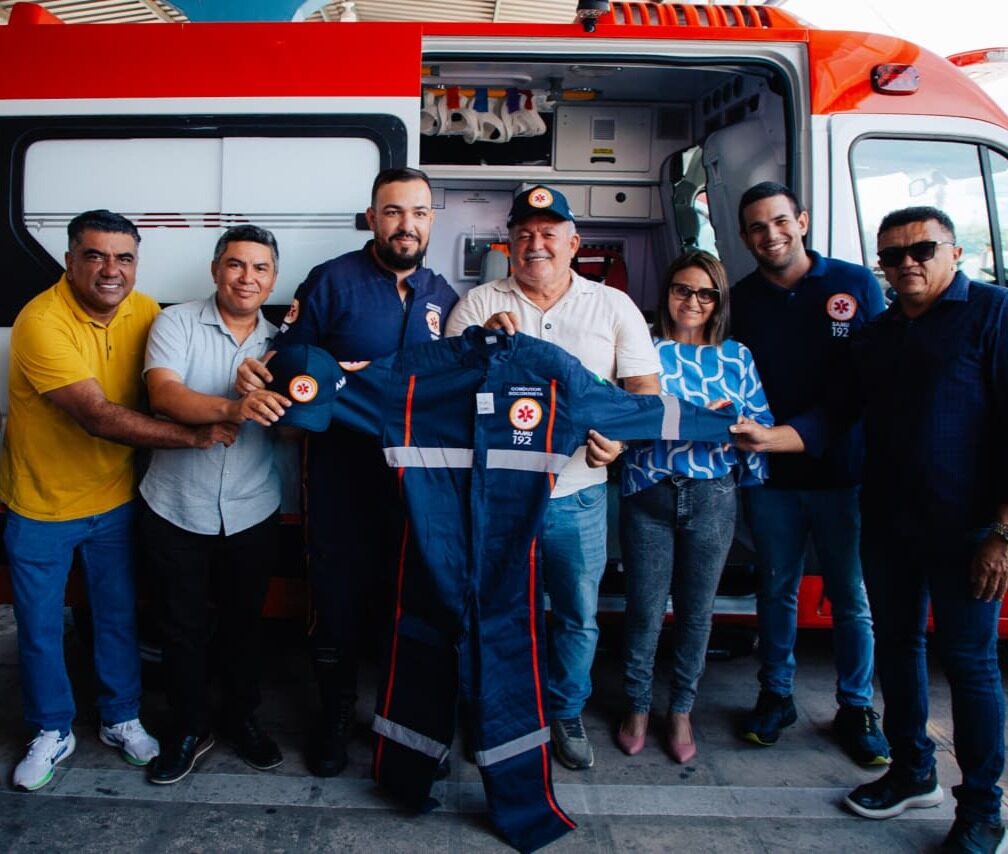 Saúde de Patos fortalece o SAMU com novas ambulâncias e entrega de fardamentos