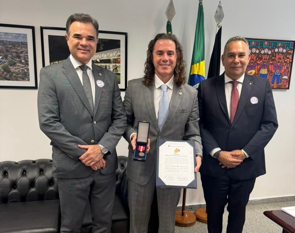 Veneziano é condecorado pelo TRT da 6ª Região por sua atuação em favor da Justiça do Trabalho