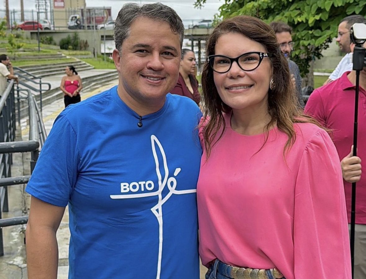 “Efraim reforça palanque em Campina com apoio da vereadora Fabiana Gomes do Podemos”