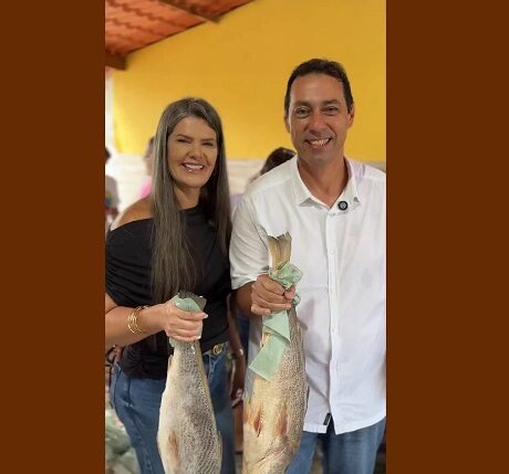 Prefeito Léo Bandeira realiza entrega de mais de 4 toneladas de peixe em Lucena; veja vídeo