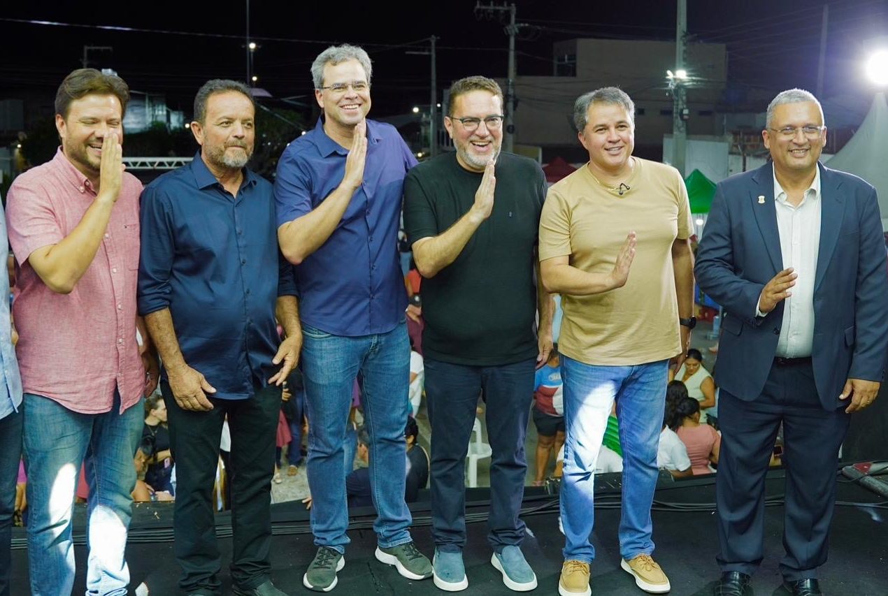“Em Serra Branca, Efraim reforça parceria com prefeito Alexandre e participa de missa com Padre Fabrício”