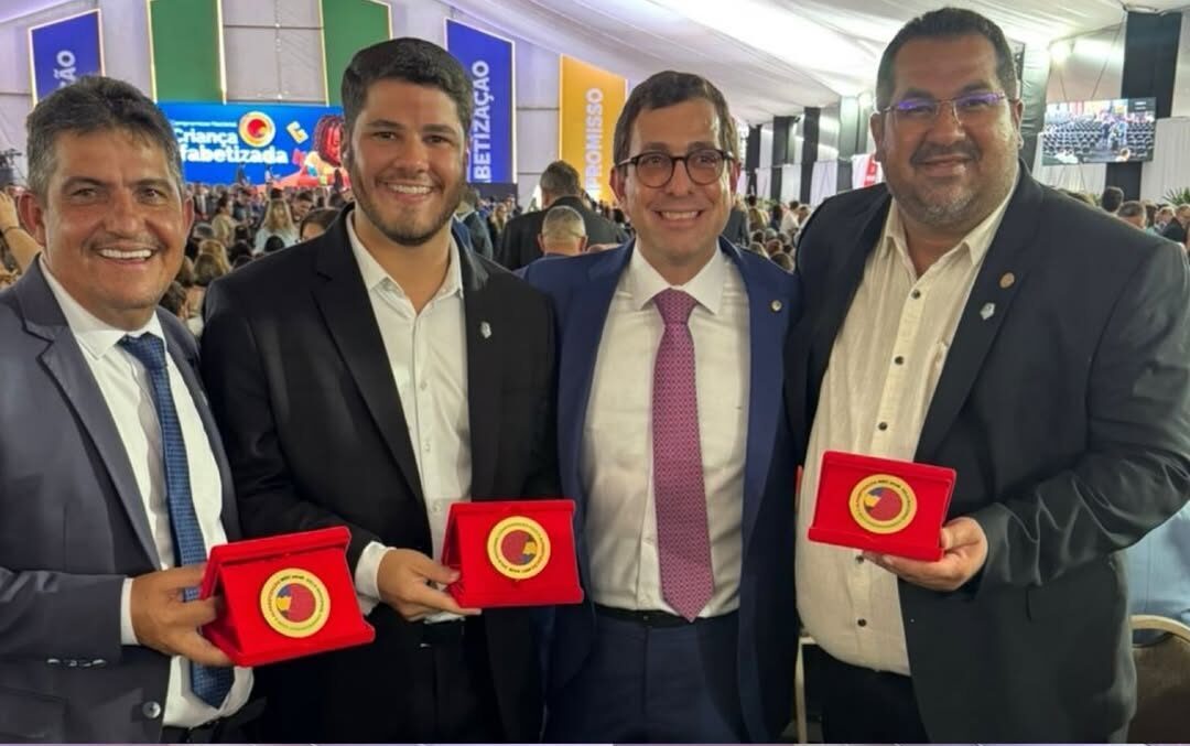 Gervásio Maia destaca avanço na alfabetização e celebra reconhecimento a municípios da Paraíba