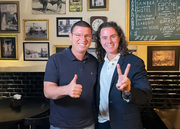 Senador Veneziano recebe o apoio à sua reeleição do vereador Dinho Papaléguas, de Campina Grande