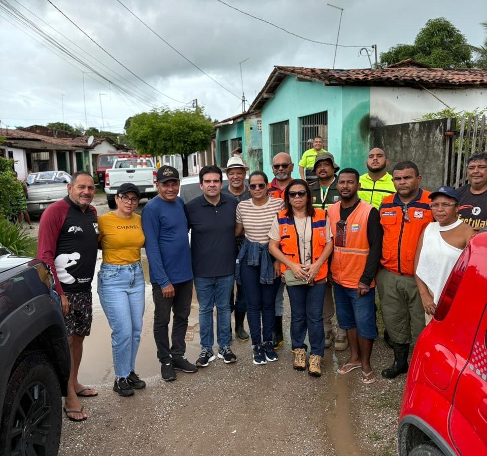 Deputado Eduardo Carneiro visita áreas atingidas pelas chuvas no Litoral Sul da PB