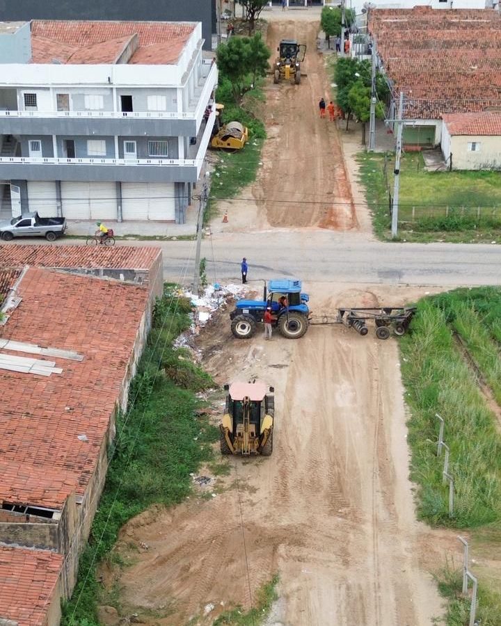 Prefeitura de Patos inicia obras de pavimentação asfáltica em diversos bairros da cidade