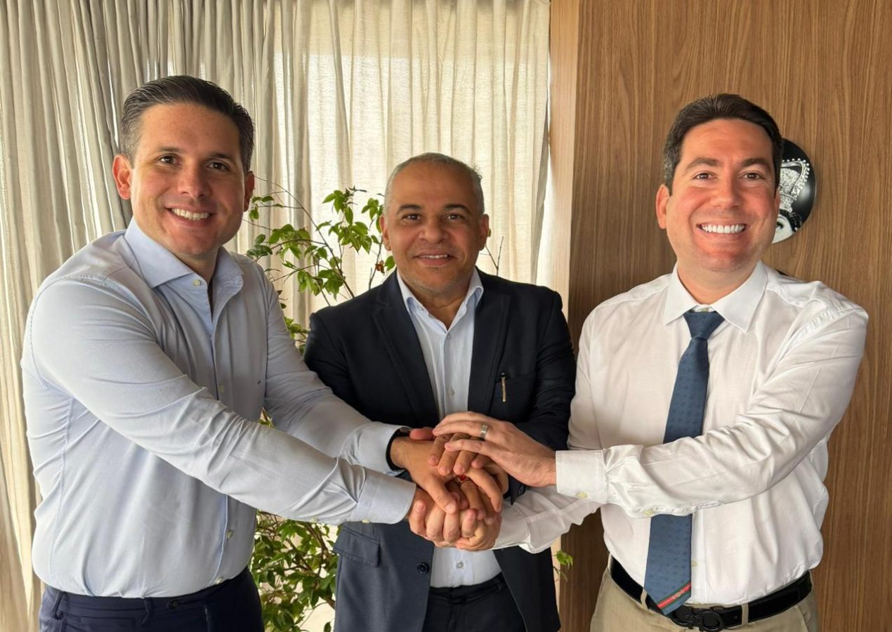 Prefeito de Cabedelo declara apoio a Hugo Motta e Felipe Leitão e destaca parceria em favor do município
