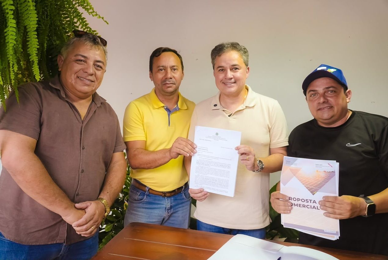 Efraim assume compromisso para viabilizar projeto de energia solar no IF Sertão