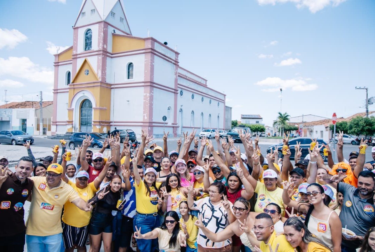Olívia Motta cumpre maratona de agendas no Sertão e reúne multidões em adesivaços e arrastão