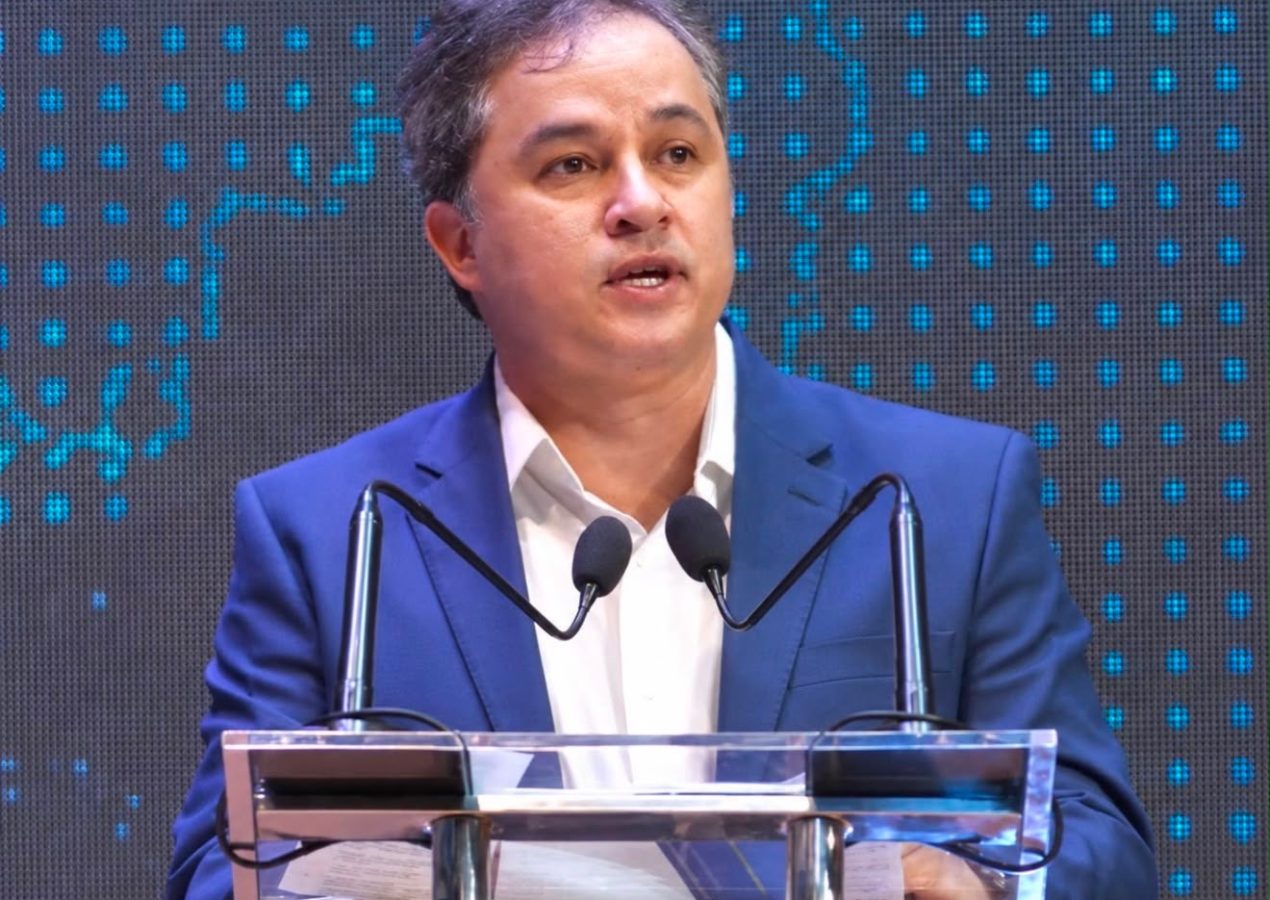 Efraim marca primeiro debate com propostas, firmeza e defesa de uma nova Paraíba