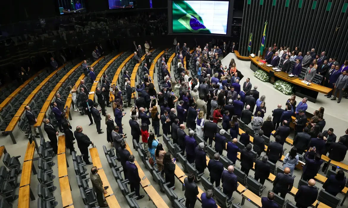 Câmara deve decidir sobre “taxa das blusinhas” nesta segunda