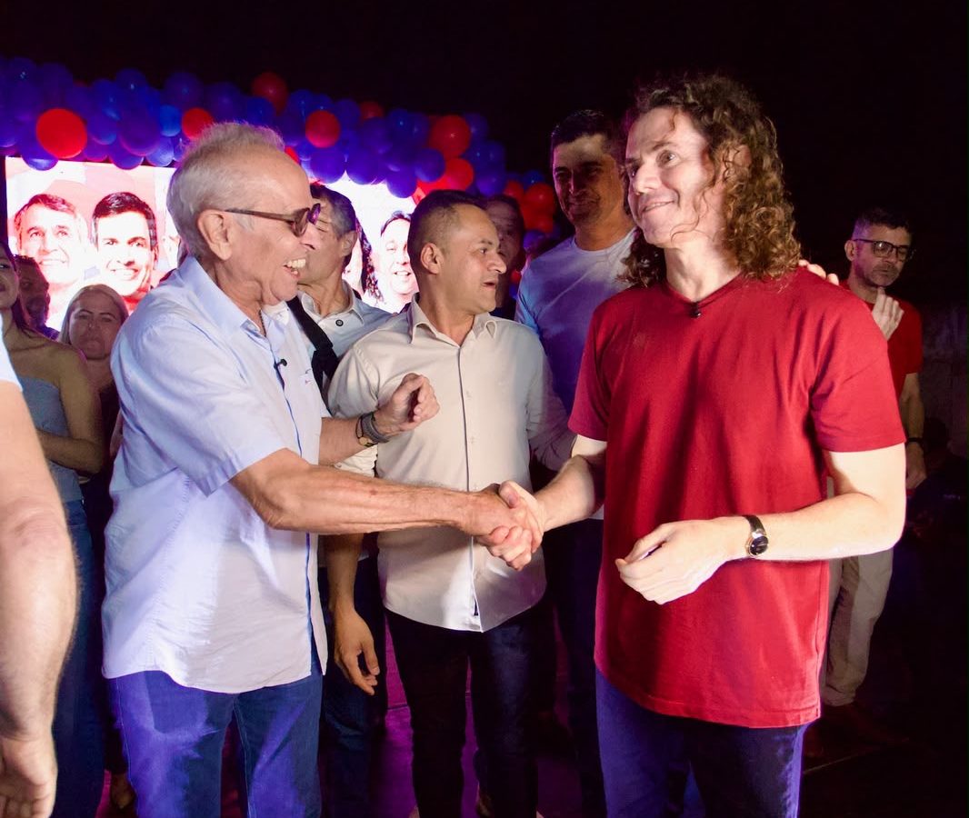 Com presença de Veneziano, prefeito de Massaranduba reúne população e anuncia apoio a Cícero Lucena