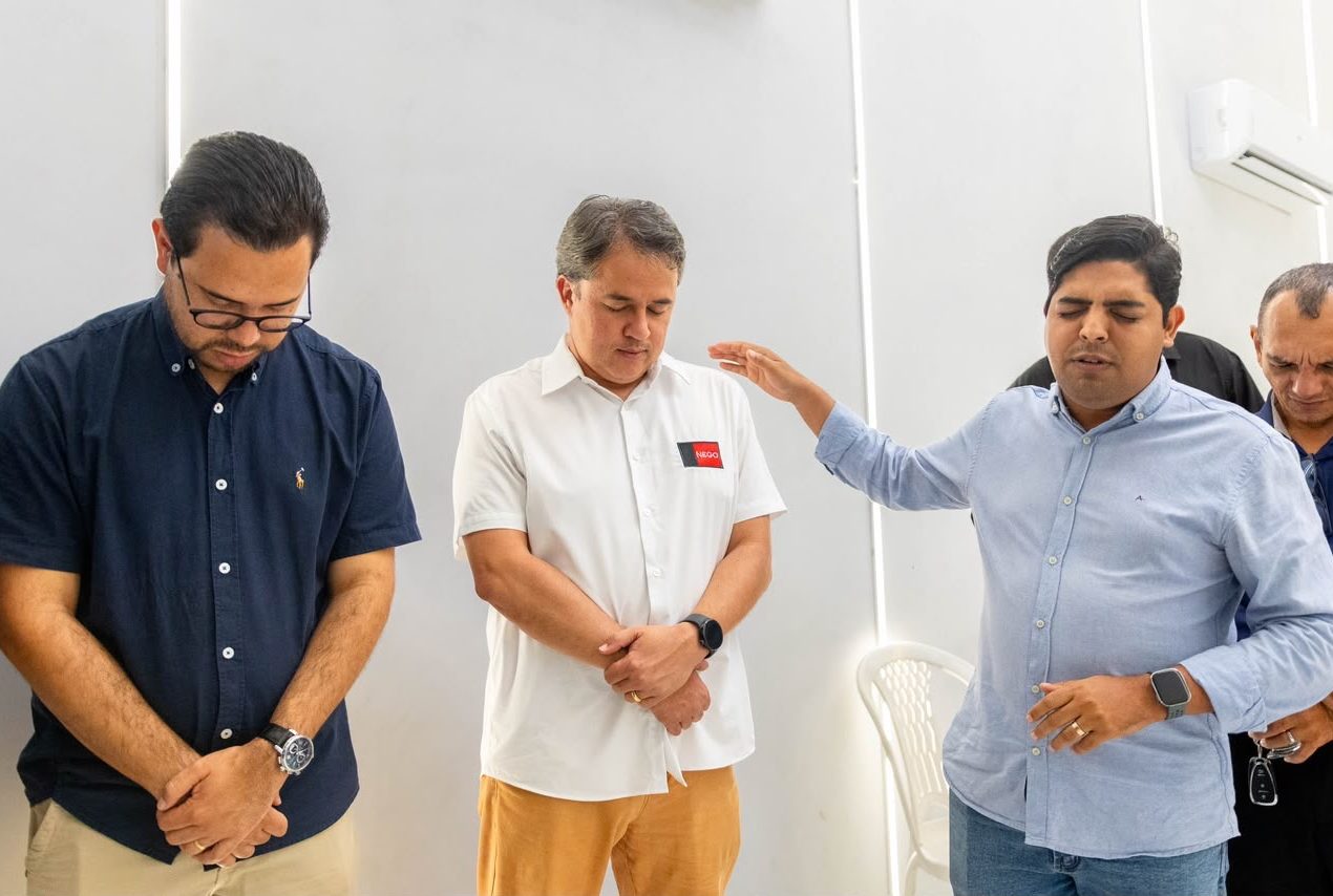 Efraim participa de reunião com cristãos em Bayeux e reafirma defesa da vida e da família