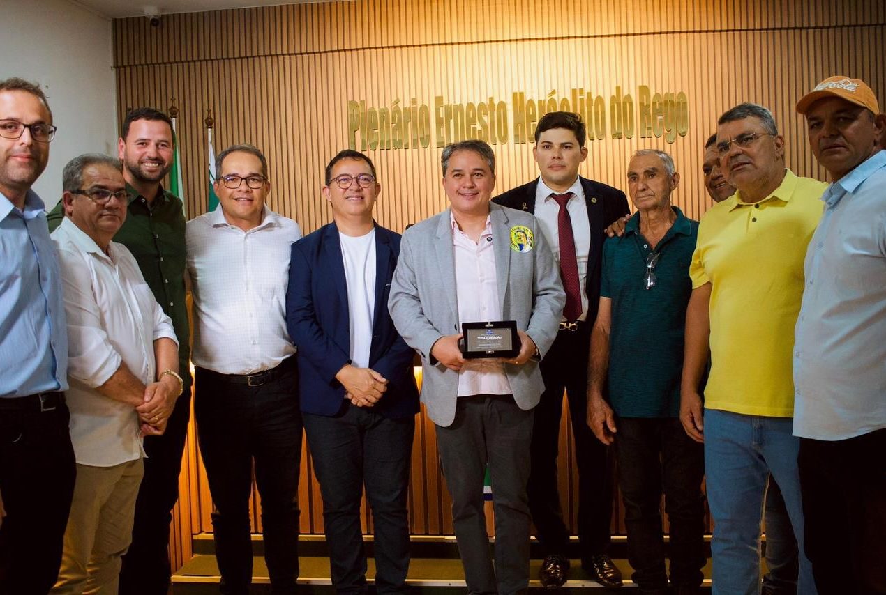 Efraim recebe título de Cidadão Caturiteense e destaca mais de R$ 4 milhões destinados ao município