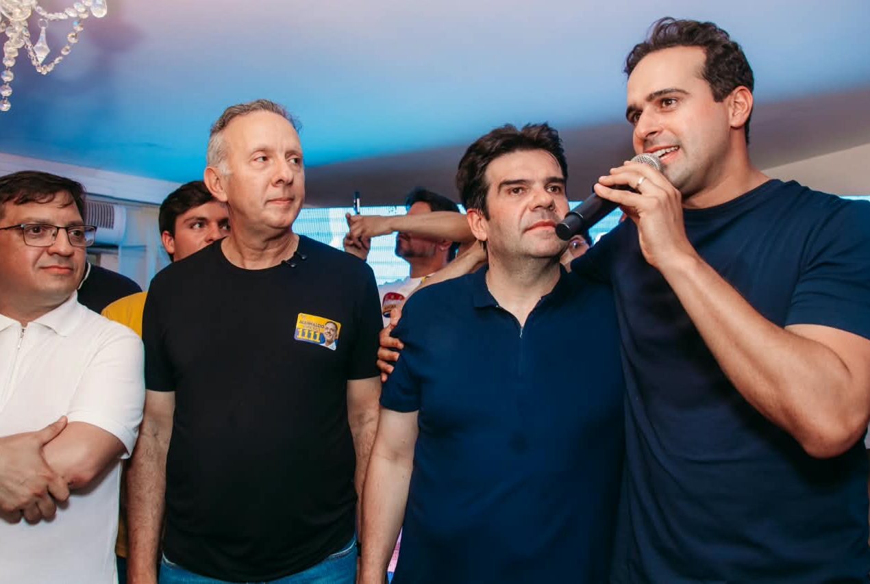 Ao lado de Lucas e Aguinaldo, Eduardo Carneiro celebra aniversário durante plenária com militância e apoiadores em João Pessoa